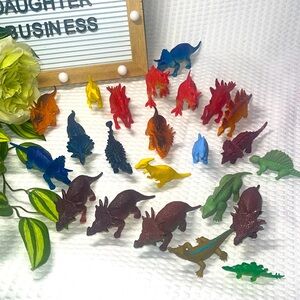 Dinosaur Figure Lot Of 23 Plastic Triceratops & Various Prehistoric Collectible